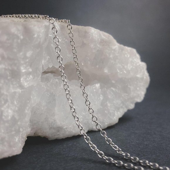 Avon Valentine's Cutout Heart Charm Chain Necklace - Picture 4 of 6